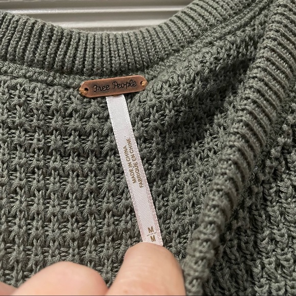 Free People Medium Olive Green Sunrise Cold Shoulder Cut Out Sweater 💯 Cotton R - Picture 6 of 8